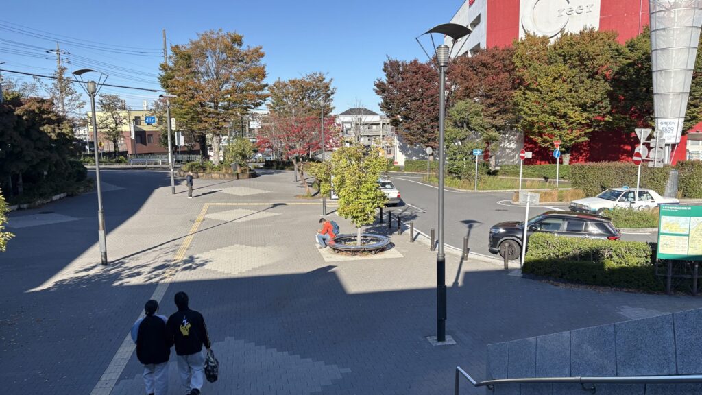 十日市場駅北口のバスロータリー