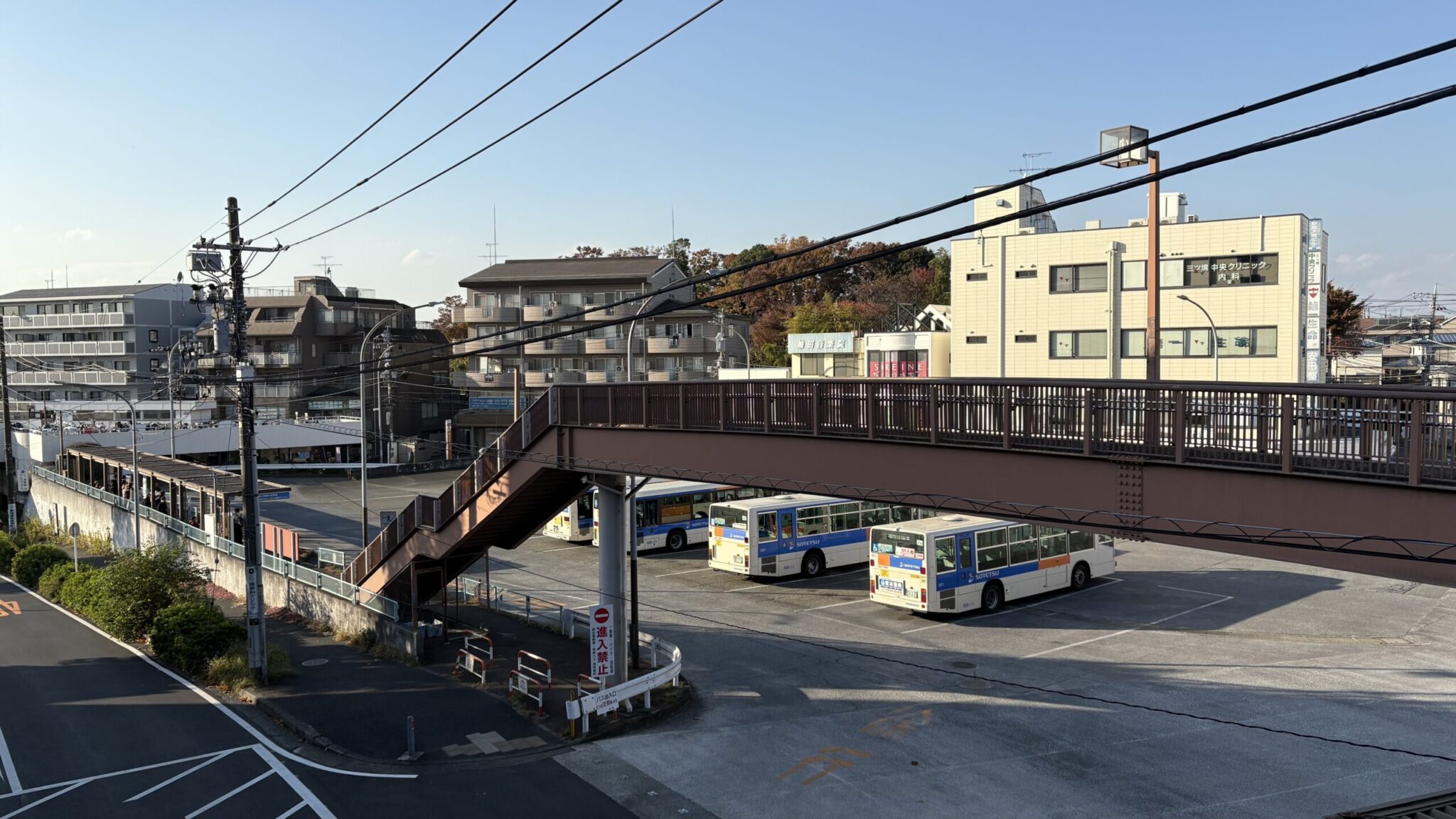 三ツ境駅北口のバスロータリー