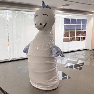 万博　ポルトガルパビリオン　ユニフォーム　ズボン MODAPORTUGALはポルトガル館のユニフォームをアートインスタレーション