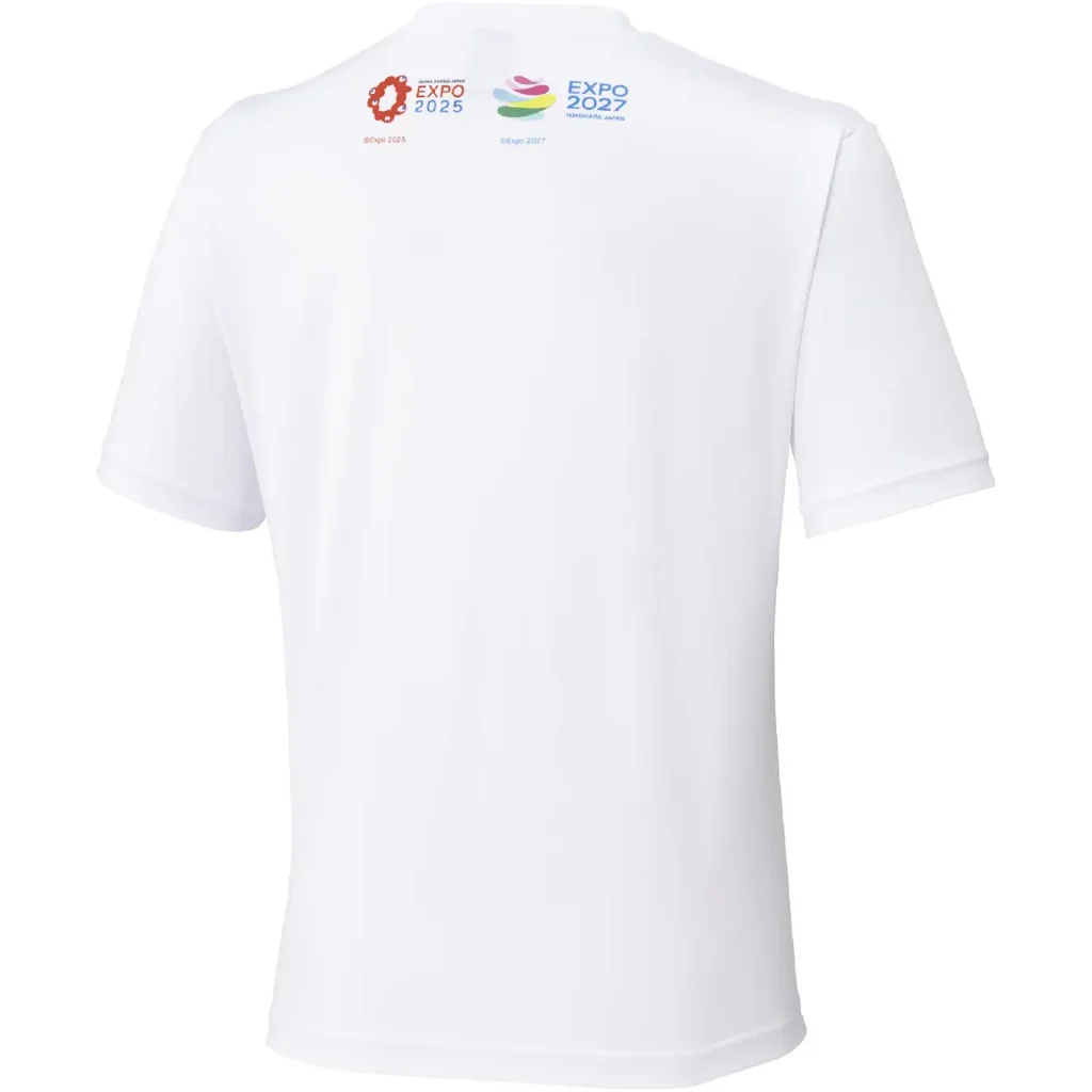 Tシャツ背面に並ぶEXPO 2025とEXPO 2027のロゴ