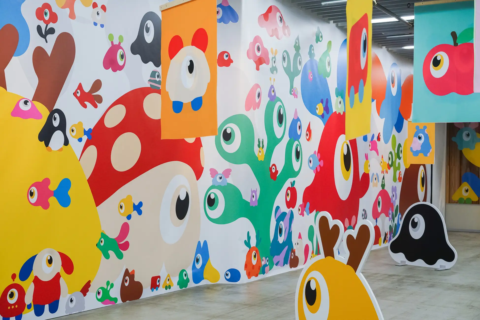展覧会「HELLO, WORLDs.」の会場