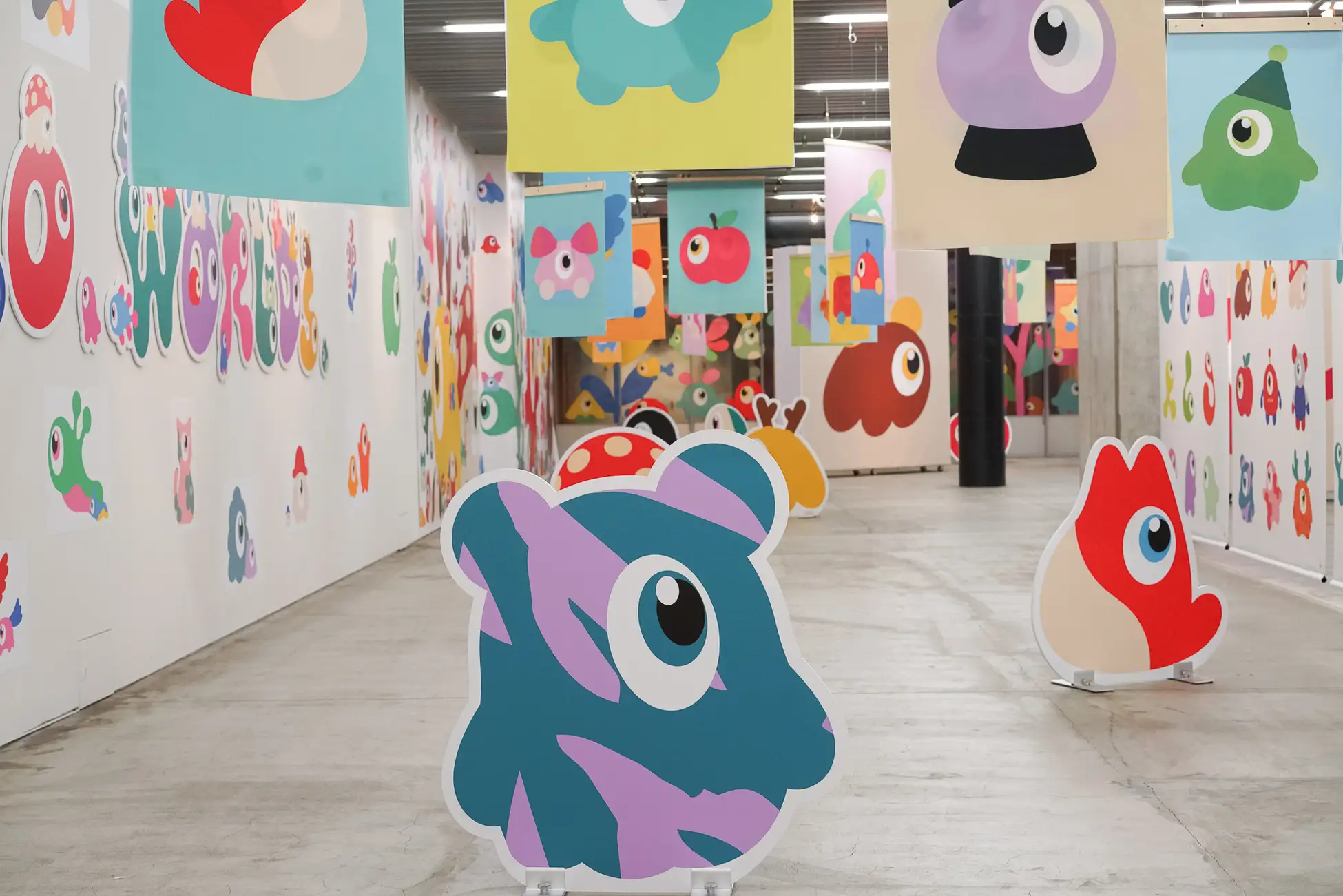 展覧会「HELLO, WORLDs.」の会場