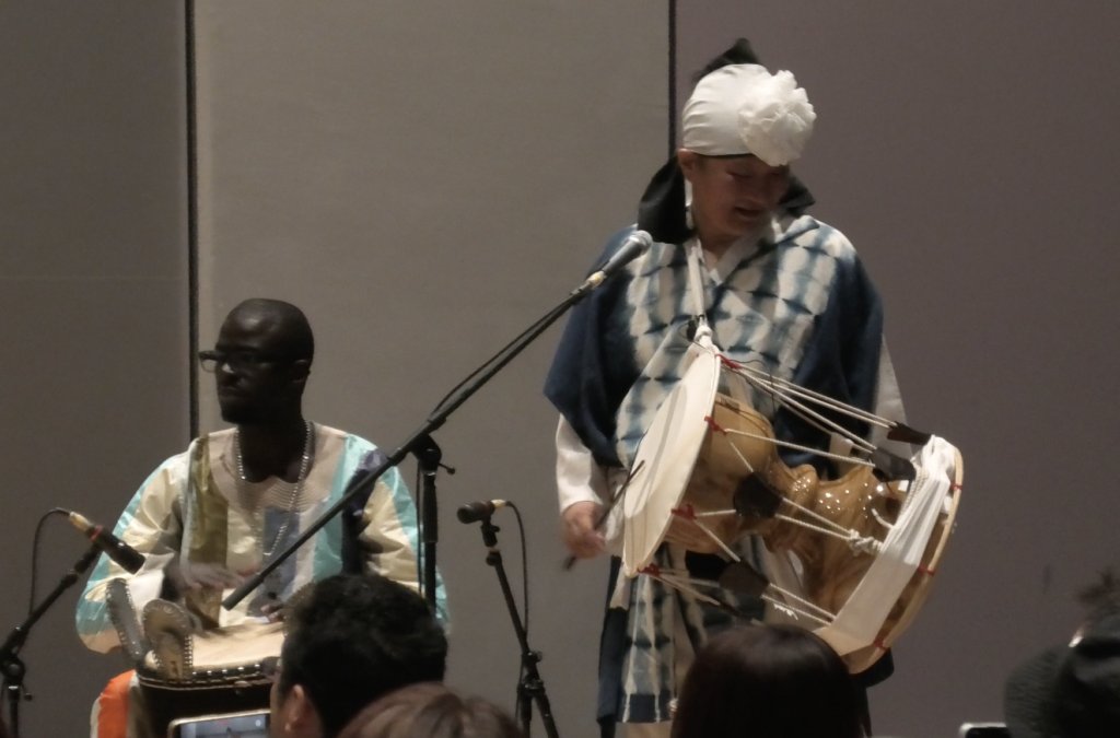 西アフリカの打楽器と日本の締太鼓の共演