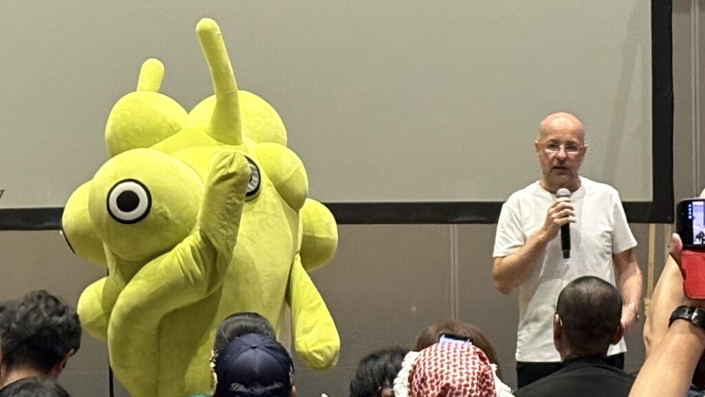 チェコ館のキャラクター「レネ」ちゃんがステージに登場