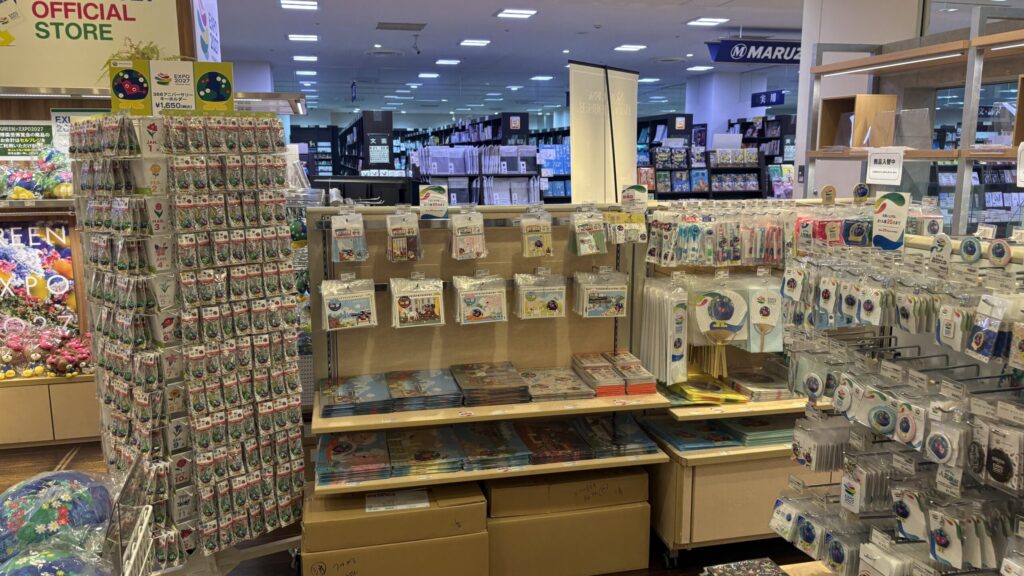 366アニバーサリーキーホルダーの什器と売り場