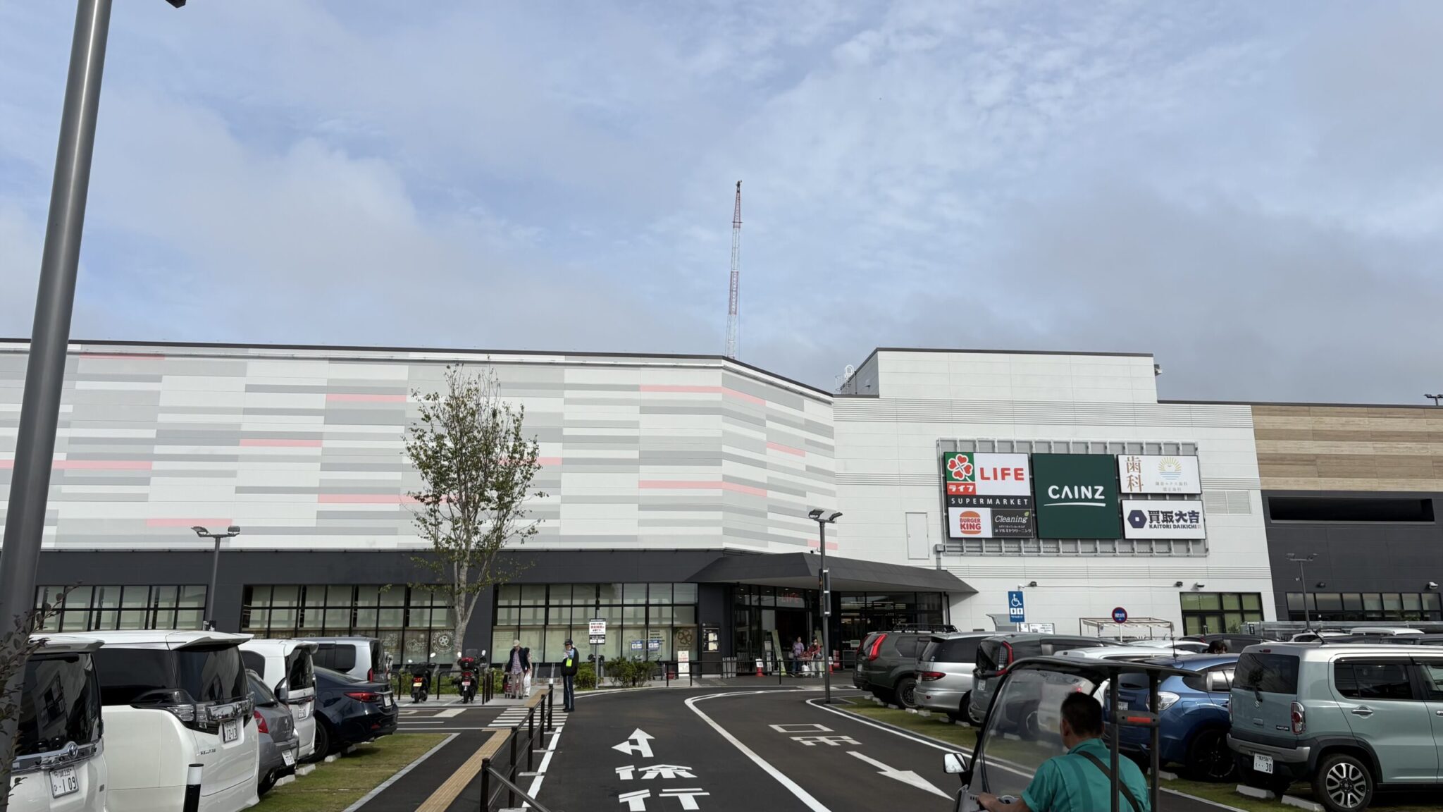 カインズ鎌倉梶原店が入る商業施設の外観