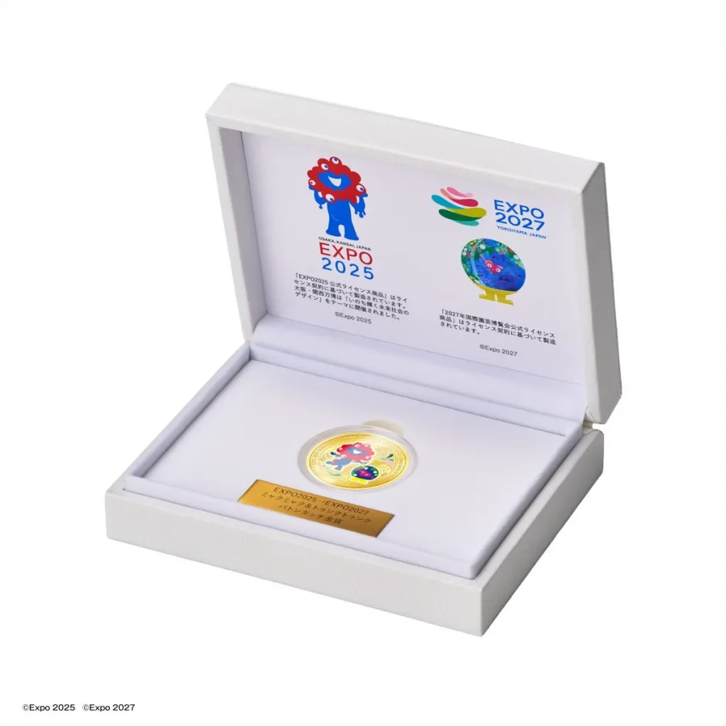 特製展示ケースを開いたところ