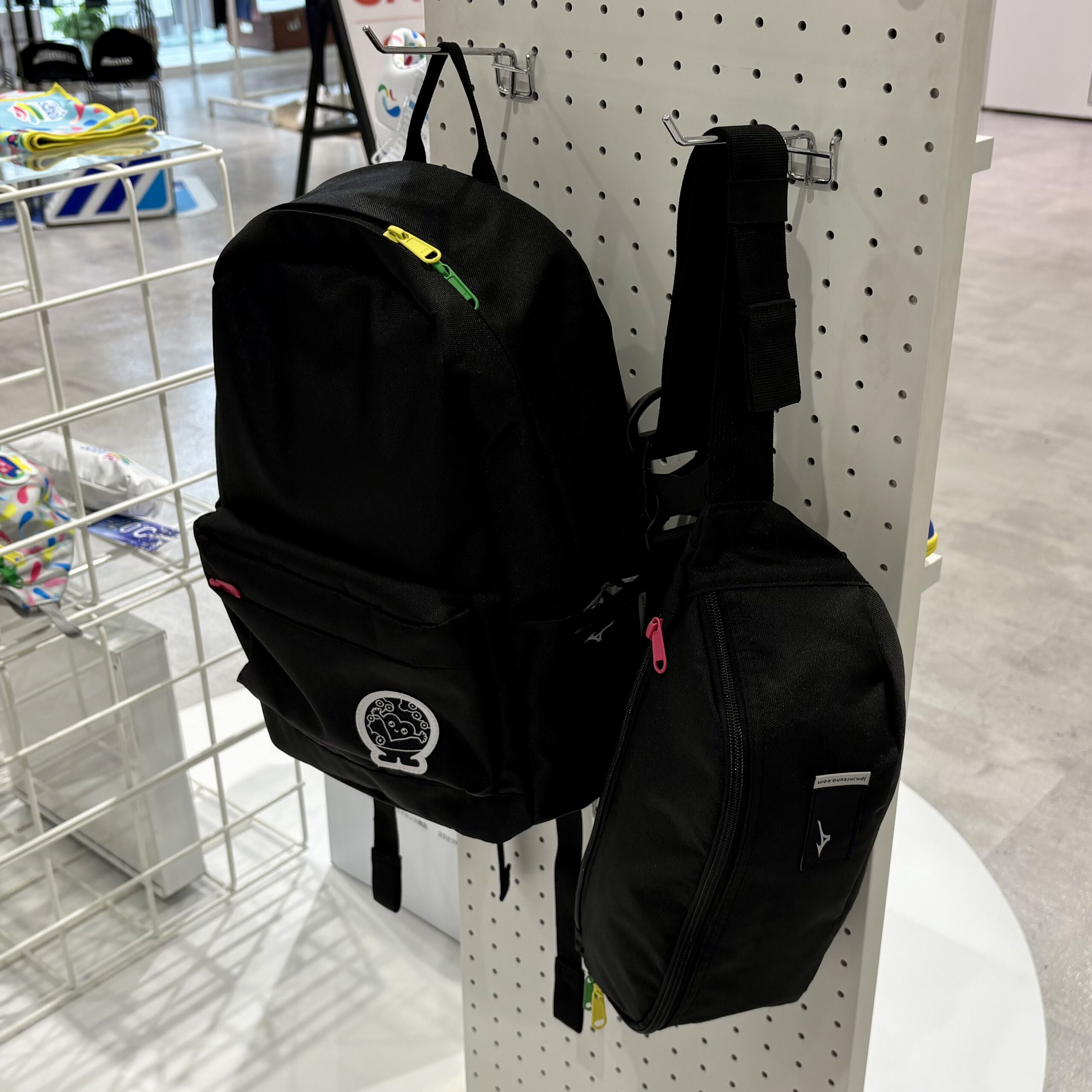 COLORE バックパック 14L とウエストバッグ 3L の実物