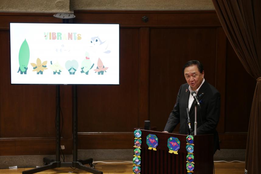 発表会で話す知事