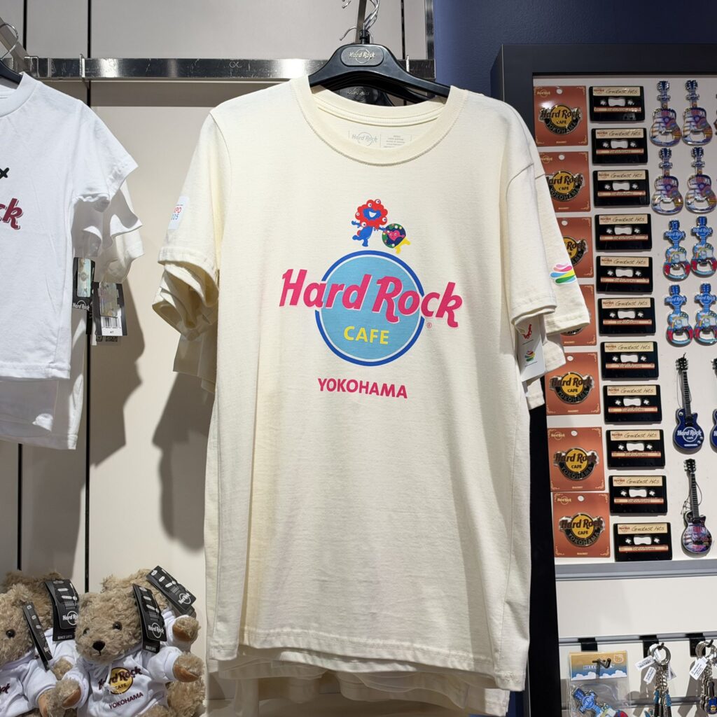 ハードロックカフェ横浜のミャクミャク×トゥンクトゥンク コラボTシャツ