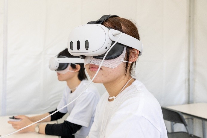 VRゴーグルで見る360°シアター
