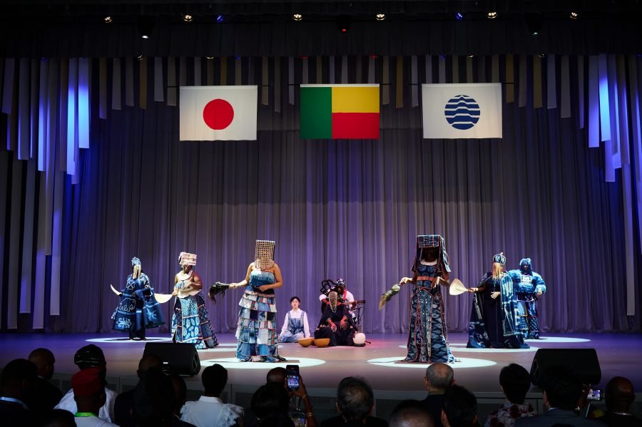 大阪・関西万博 ベナンのナショナルデー　公式式典で披露された伝統の踊り