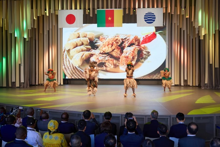大阪・関西万博 カメルーンのナショナルデー　公式式典で披露された伝統の踊り