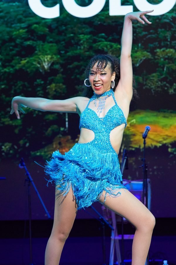 大阪・関西万博 コロンビアのナショナルデー　公式式典で披露されたダンスのステージ
