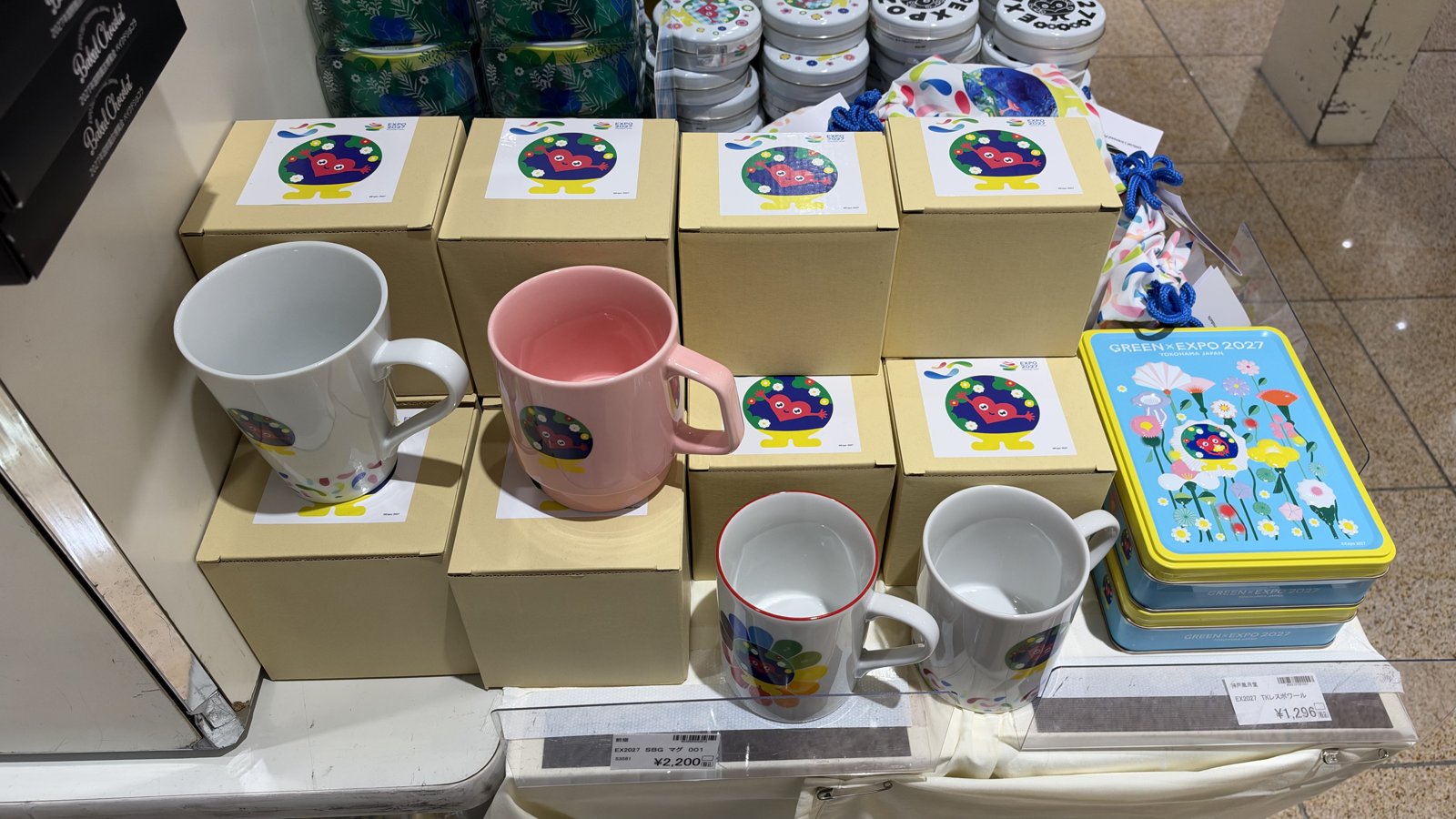トゥンクトゥンクのマグカップと箱